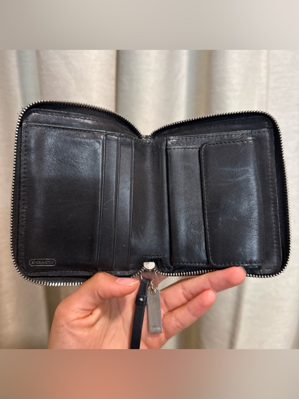 Coach Black Leather Zip-Around Wallet with Contrast Stitching - Picture 3 of 6